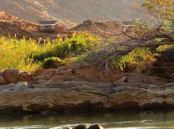 Okahirongo River Camp: Camp und Fluss Okahirongo River Camp: Camp und Fluss