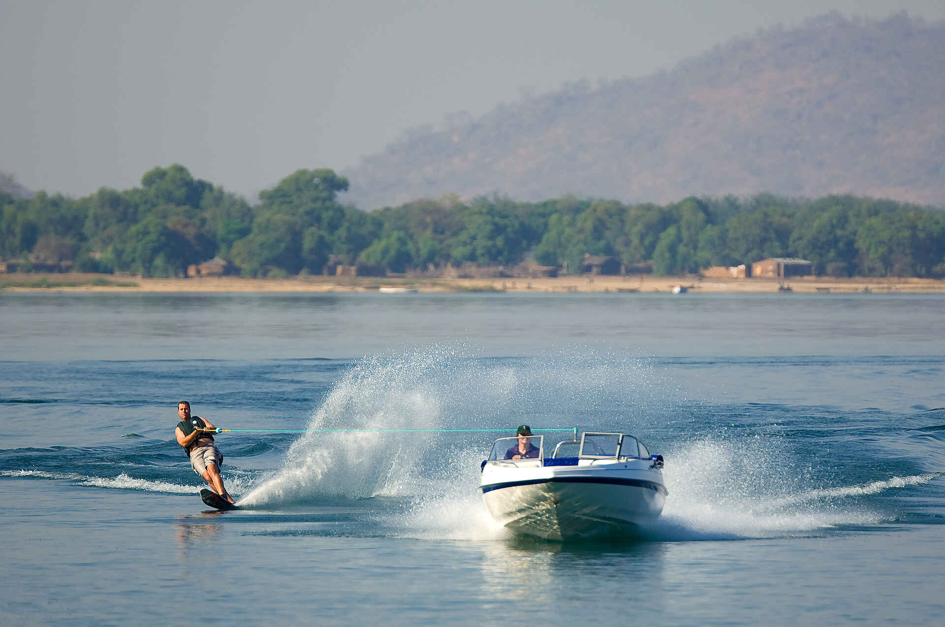 Pumulani Lodge: Wasserski-Tour