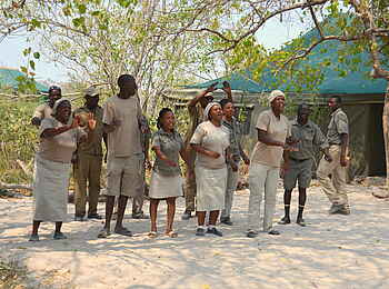 Sango Safari Camp: Singendes Team