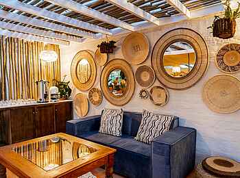 Shongwe Samanzi Lodge: Blick in die Lounge