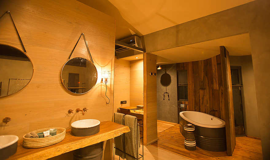 Thorntree River Lodge: Waschtisch mit Spiegel Thorntree River Lodge: Waschtisch mit Spiegel