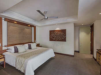 Trou Aux Biches Beachcomber Golf Resort & Spa: Junior Suite Bett Trou Aux Biches Beachcomber Golf Resort & Spa: Junior Suite Bett