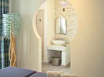 Latitude 0: The Spa - Treatment Room mit Bad Latitude 0: The Spa - Treatment Room mit Bad