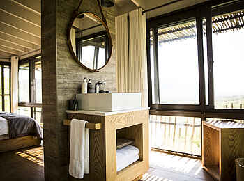 Marataba Mountain Lodge: Waschbecken mit Spiegel Marataba Mountain Lodge: Waschbecken mit Spiegel