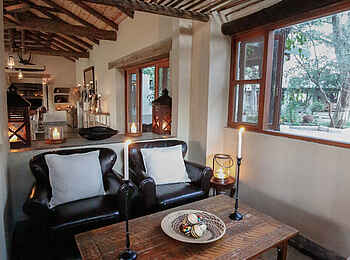 Notten's Bush Camp: Sitzgelegenheit in der Lounge Notten's Bush Camp: Sitzgelegenheit in der Lounge