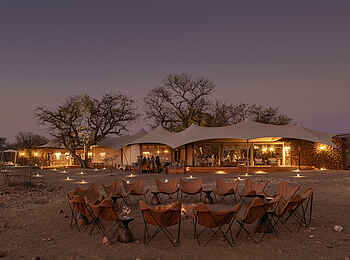 Desert Rhino Camp: Lagerfeuer am Abend