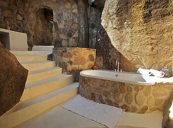 Kaya Mawa: Bad im Mainja House