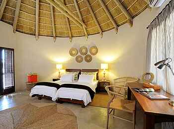 Onguma Bush Camp: Waterhole Chalet - Doppelbett