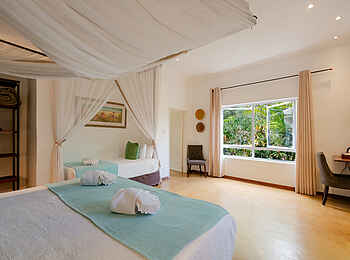 PheZulu Guest Lodge: Triple Deluxe Room Bett