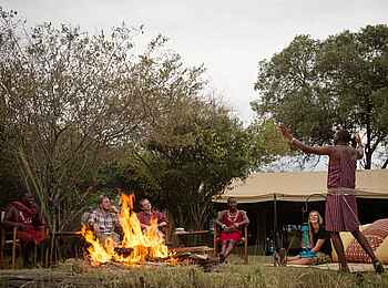 Serian's Nkorombo Mobile Camp: An der Boma