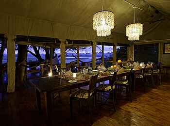 Tubu Tree: Speisezelt Tubu Tree: Speisezelt