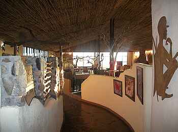 Ugab Terrace Lodge: Zugang zum Restaurant