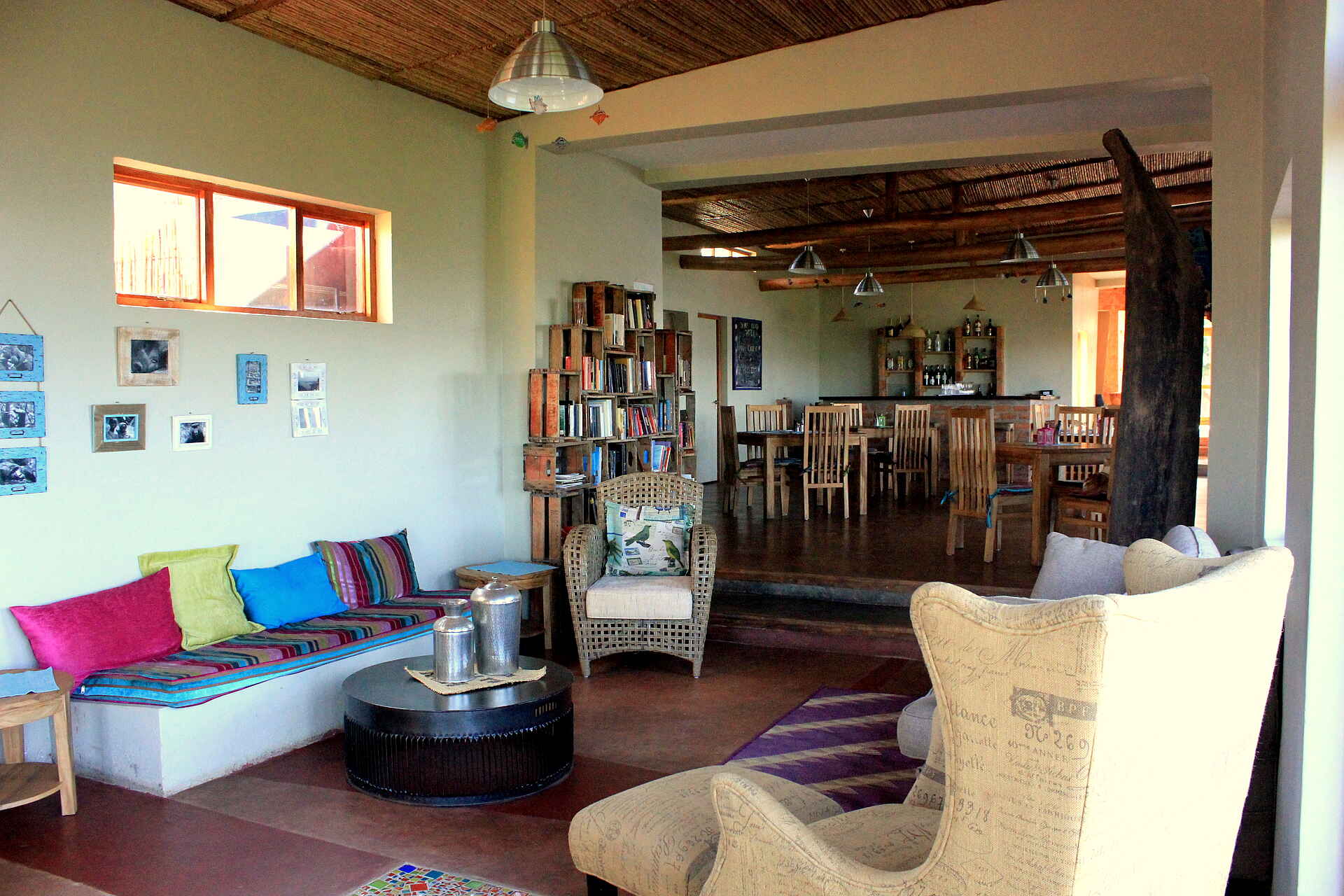 Bwindi Impenetrable Forest, Chameleon Hills Lodge, Gorilla tracking, Lake Mutanda, Innenansicht, Lounge, Afrikarma, Afrikarma Safaris, Afrikarma Safaris - Wildnis. Hautnah., Afrikarma.de