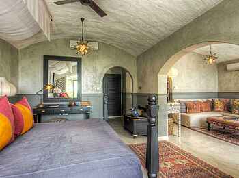 Chobe Game Lodge: Honeymoon Suite Bett