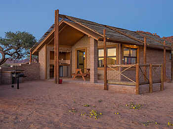 Desert Camp: Außenansicht Gästebungalow Desert Camp: Außenansicht Gästebungalow