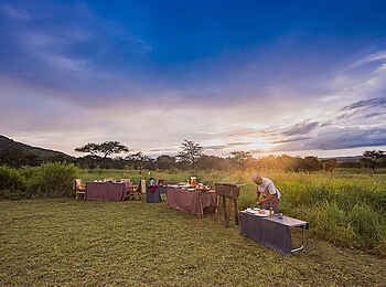 Dunia Camp: Buschfrühstück Dunia Camp: Buschfrühstück