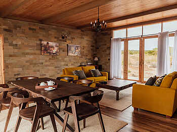 Elephant Gorge Camp: Familiensuite Speise- und Sitzbereich