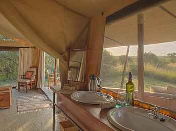 Encounter Mara Camp: Family Tent Bad