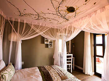 Kalahari Anib Lodge: Detailverliebte Betten