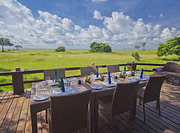 Katuma Bush Lodge: Der Ausblick beim Essen auf der Terrasse der Sable Suite