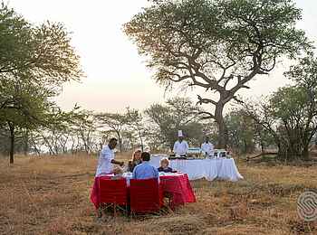 Kirawira Serena Camp: Frühstück im Busch