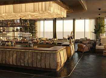 Ngorongoro Explorer Lodge: Gut bestückte Bar und Sitzbereich