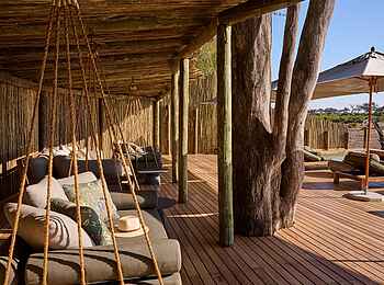 Savute Safari Lodge: Lounge am Pool Savute Safari Lodge: Lounge am Pool