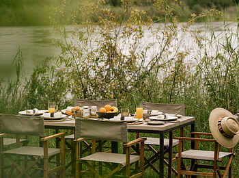 Zambezi Sands Luxury Tented Camp: Buschfrühstück