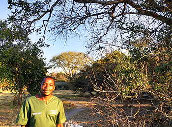 Ntemwa Busanga Bushcamp: Vorbereitungen für den Sundowner
