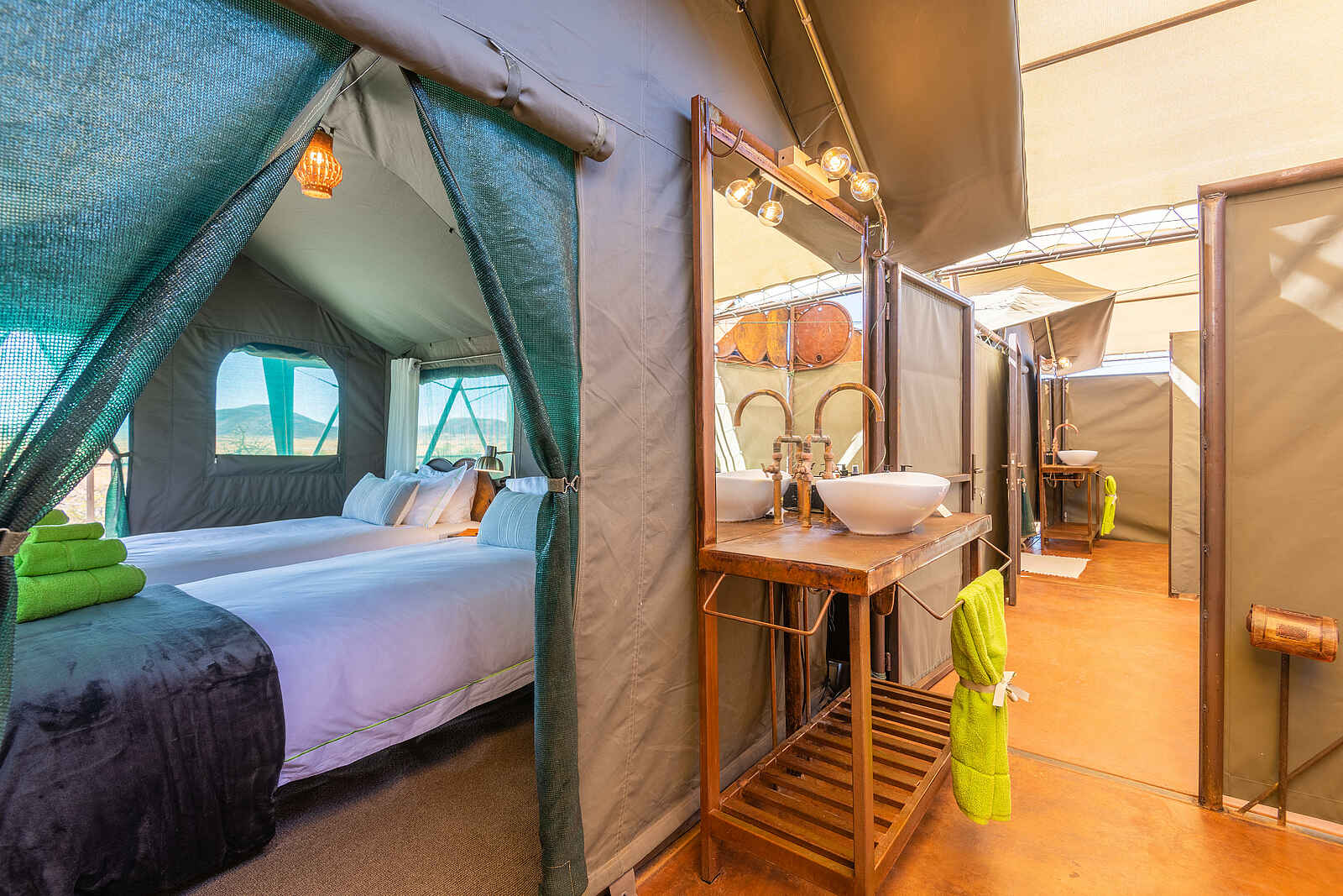 Camp Doros: Gästezelt mit angrenzendem Badezimmer Camp Doros: Gästezelt mit angrenzendem Badezimmer