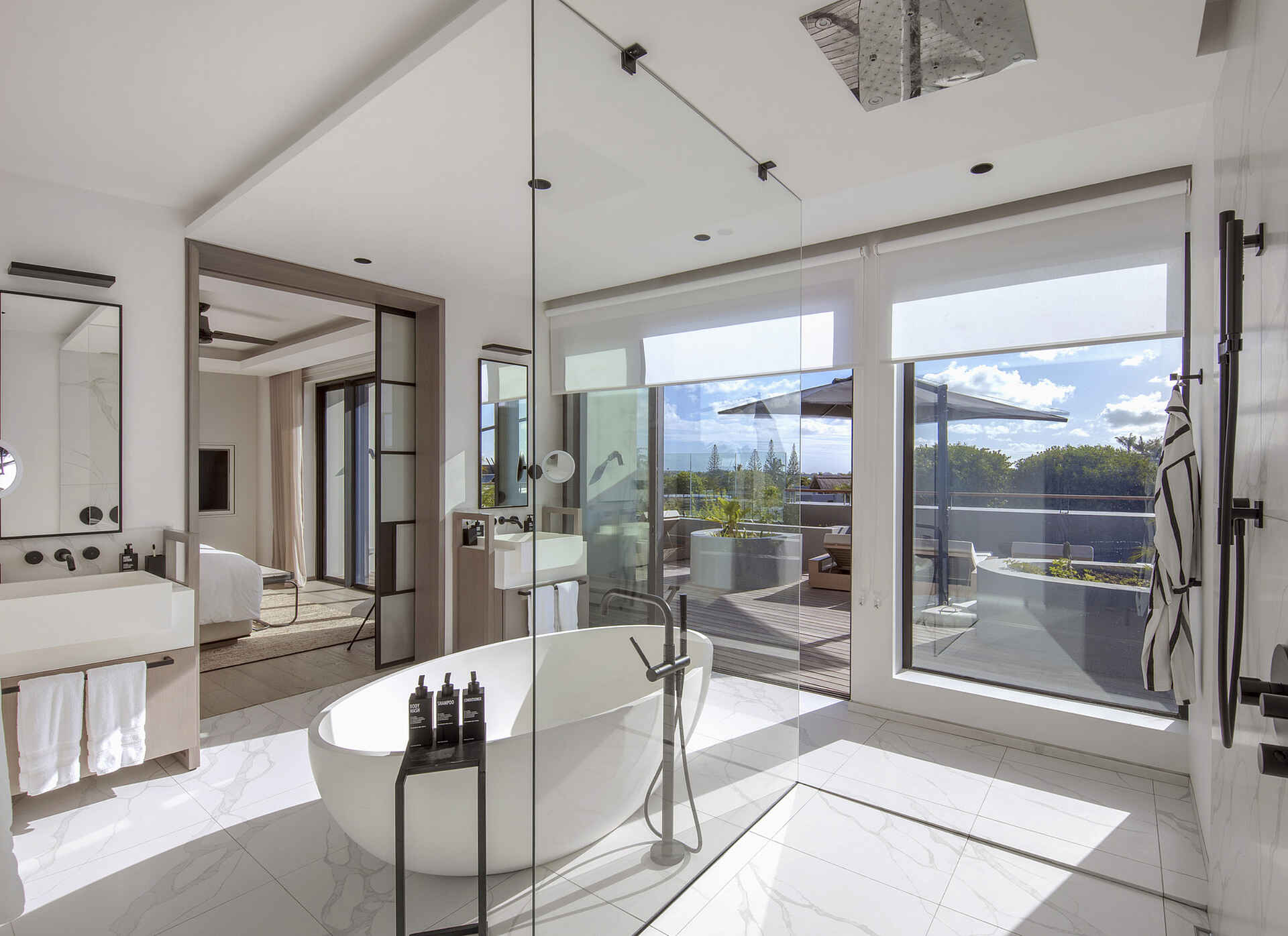 LUX Grand Baie: Das Badezimmer des Pool Penthouses