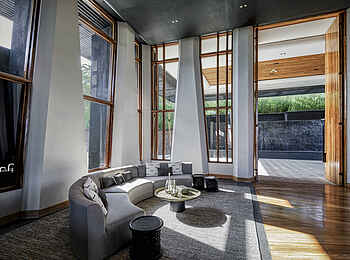 Serengeti Explorer: Die Lounge der Rezeption Serengeti Explorer: Die Lounge der Rezeption