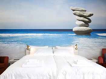 Swakopmund Guesthouse: Doppelbett vor Bildtapete Swakopmund Guesthouse: Doppelbett vor Bildtapete