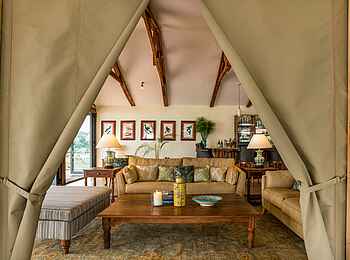 The River Station Lodge: Eingang zur Lounge The River Station Lodge: Eingang zur Lounge