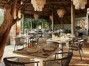 Victoria Falls River Lodge: Das offen gestaltete Restaurant
