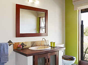 Jacis Sabi House: Bad im Cottage