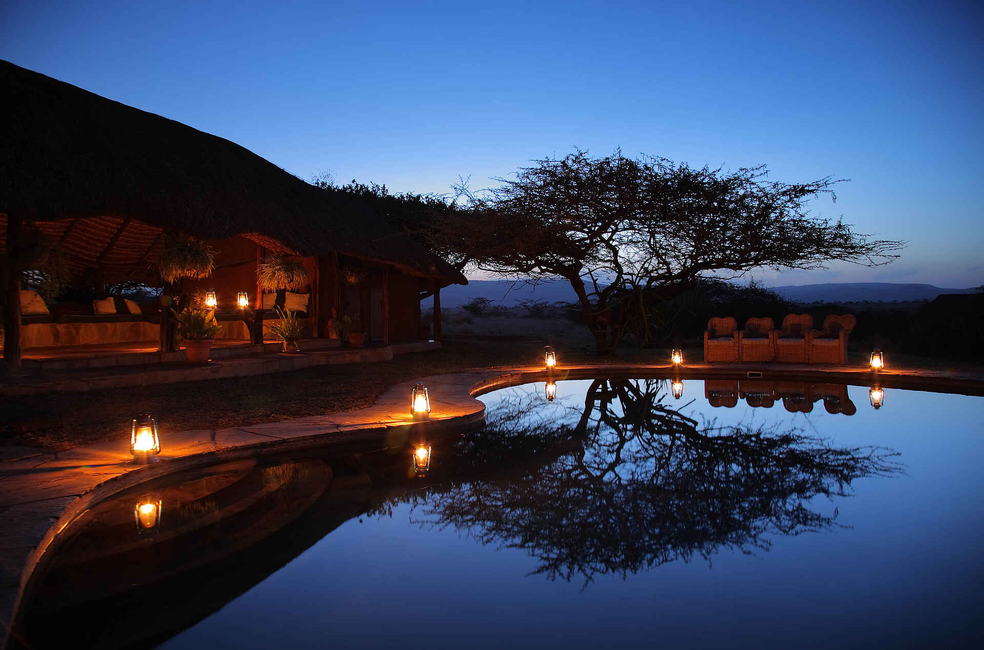 Afrika, afrikarma, afrikarma.de, Archäologie, Ausgrabungsstätte, Big Five, Breitmaulnashorn, Cheli & Peacock, Cheli and Peacock, Cheli und Peacock, gefährdete Tierarten, Grevyzebra, Kenia, Kenya, Laikipia, Laikipia District, Laikipia Distrikt, Lewa, Lewa Safari Camp, Lewa Tierschutzreservat, Lewa Wildlife Conservancy, Non Profit, Nordkenia, Nordzentralkenia, North central Kenya, pirivates Schutzgebiet, Privat, Privatsphäre, Reise, Reisen, Safari, Schutzgebiet, Spitzmaulnashorn, Tierschutz, Urlaub, Abend, Dämmerung, Main Area, Pool, Stimmung, Swimming Pool