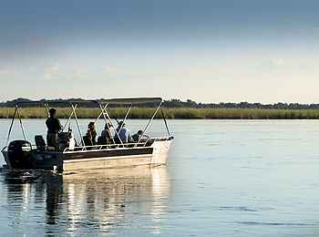 Lolebezi Lodge: Bootsfahrt auf dem Sambesi
