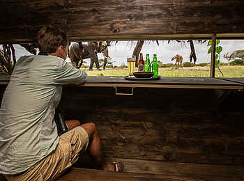 Ol Donyo Lodge: Beobachten aus dem Unterstand Ol Donyo Lodge: Beobachten aus dem Unterstand
