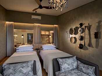 Bumi Hills Safari Lodge: Lake View Suite - Einzelbetten Bumi Hills Safari Lodge: Lake View Suite - Einzelbetten