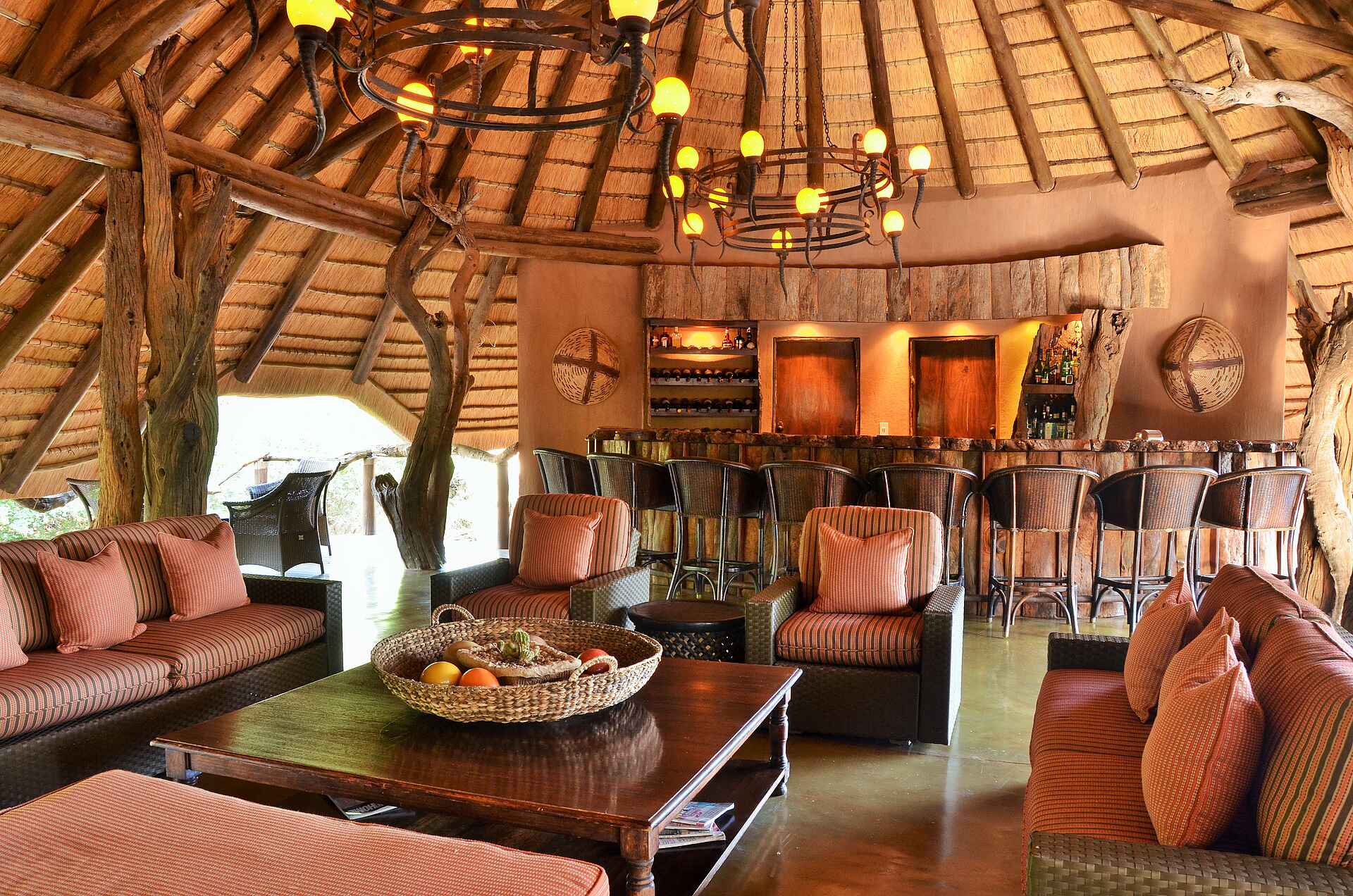 Big 5, Lodge, Luxus-Lodge, Madikwe, Madikwe Game Reserve, Motswiri Private Safari Lodge, Safari, Südafrika, Villas, Bar, Hauptgebäude, Lounge, Main Area, Afrikarma, Afrikarma Safaris, Afrikarma Safaris - Wildnis. Hautnah., Afrikarma.de