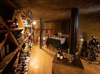 Selinda Camp: Weinkeller