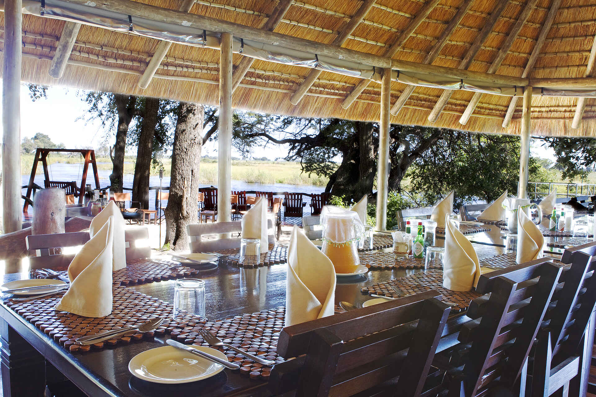 5 rivers special, botswana lodges, botswana safari lodges, kwando lagoon camp, kwando safaris lagoon camp, lagoon camp, lagoon camp botswana, lagoon camp linyanti, lagoon camp linyanti botswana, hauptgebäude, speisesaal