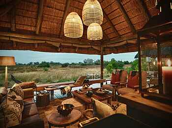 Little Sable Camp: Die Lounge am Abend Little Sable Camp: Die Lounge am Abend