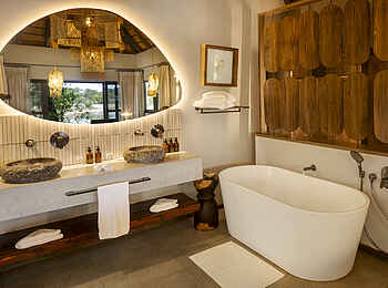 Simbavati Waterside Lodge: Ein luxuriöses Badezimmer Simbavati Waterside Lodge: Ein luxuriöses Badezimmer