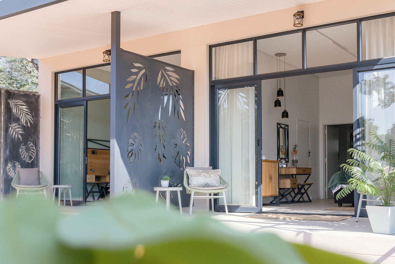 Waterfalls Lodge: Die Terrassen der Gästezimmer Waterfalls Lodge: Die Terrassen der Gästezimmer