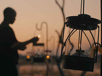 Chief's Camp: Die Laternen werden angezündet