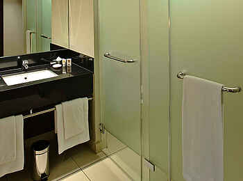 Eka Hotel: Badezimmer Ansicht