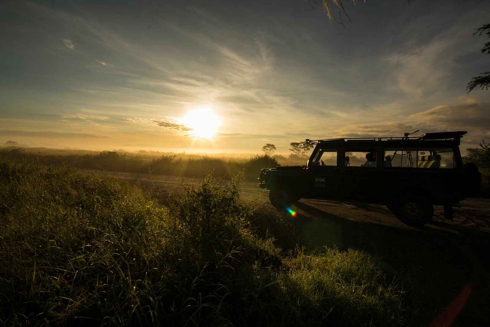 Volcanoes Kyambura Gorge Lodge: Sonnenaufgang Volcanoes Kyambura Gorge Lodge: Sonnenaufgang