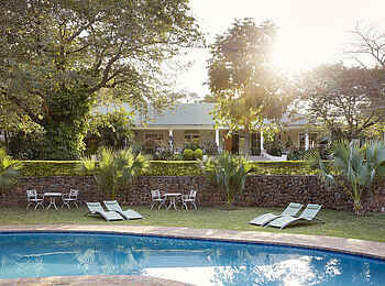 Batonka Guest Lodge: Pooldeck Batonka Guest Lodge: Pooldeck